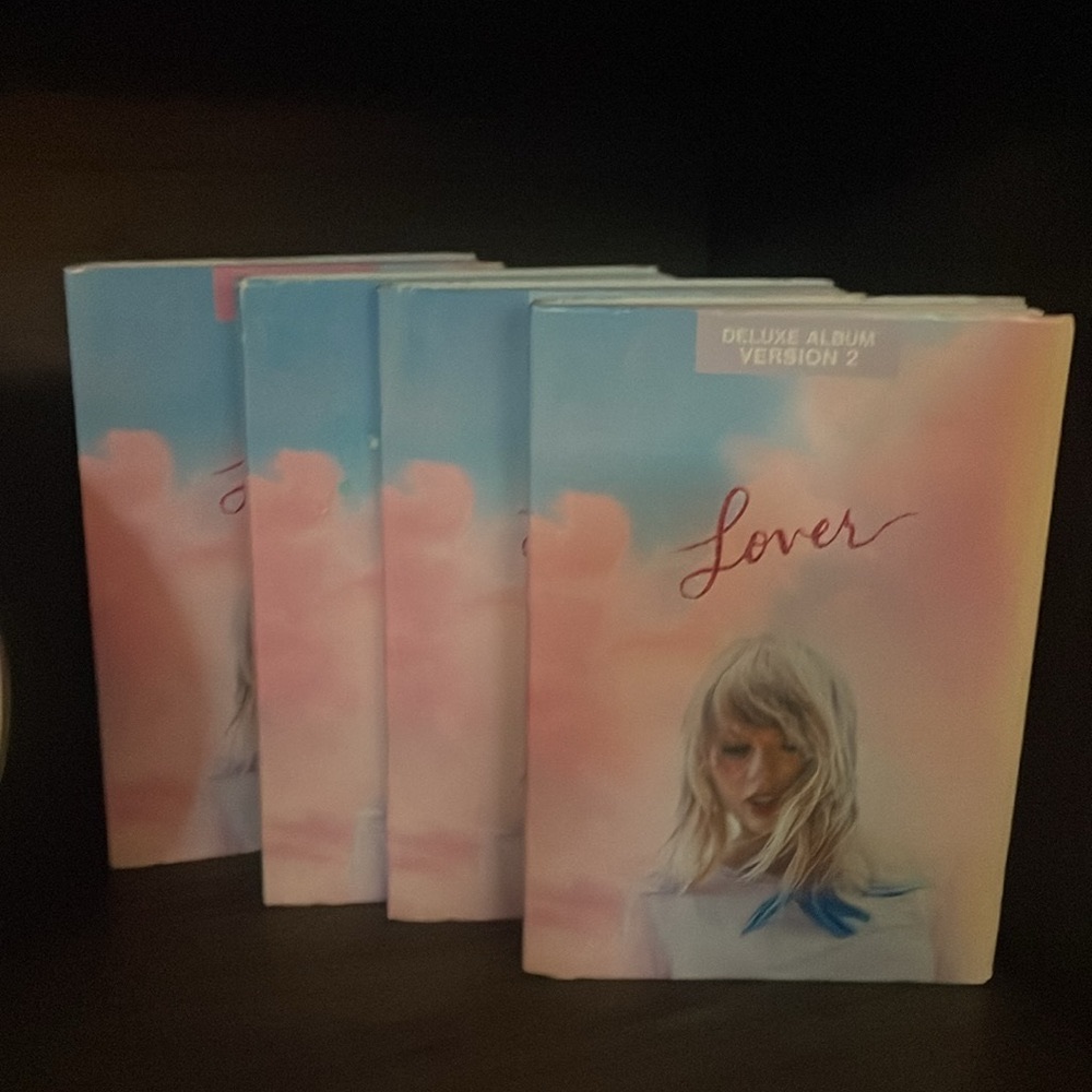 Taylor swift lover Cds,books, and posters.